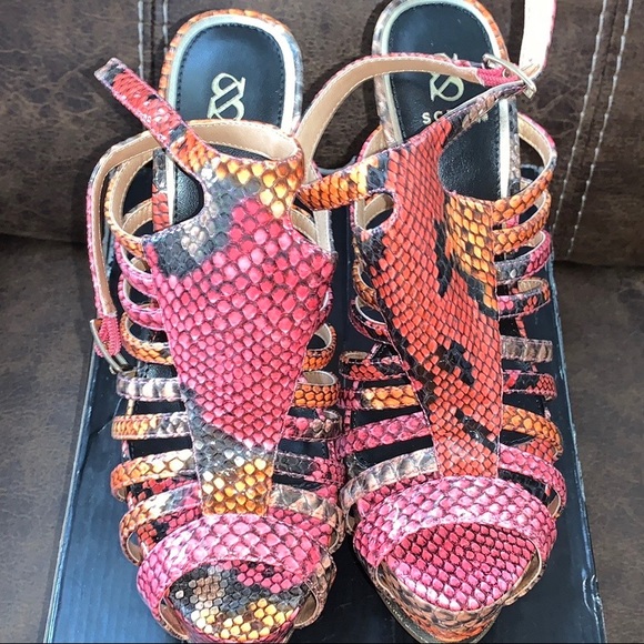 Shoes - Picture 2 of 3